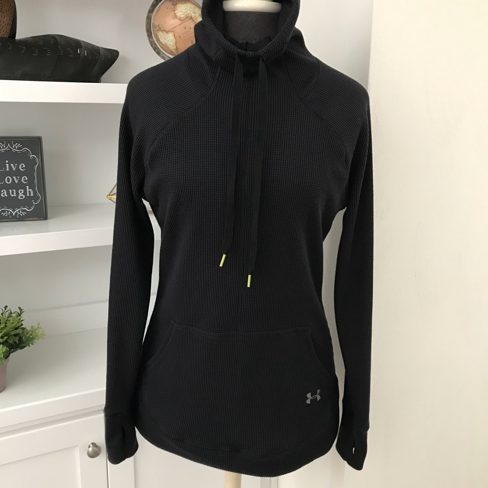 Woman’s Under Armour Top Size M